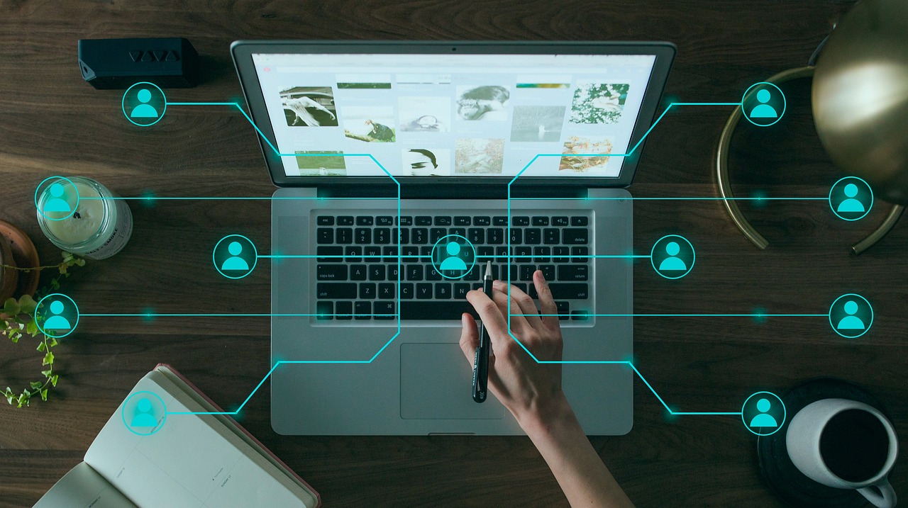 Laptop met een foutmelding over beperkte connectiviteit op het scherm